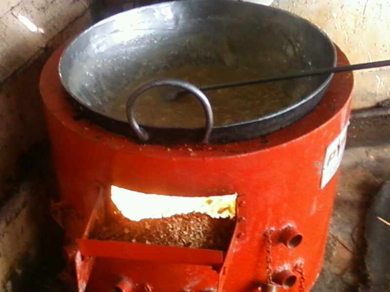 Loose biomass fired stove for commercial cooking(2014)Phase I 