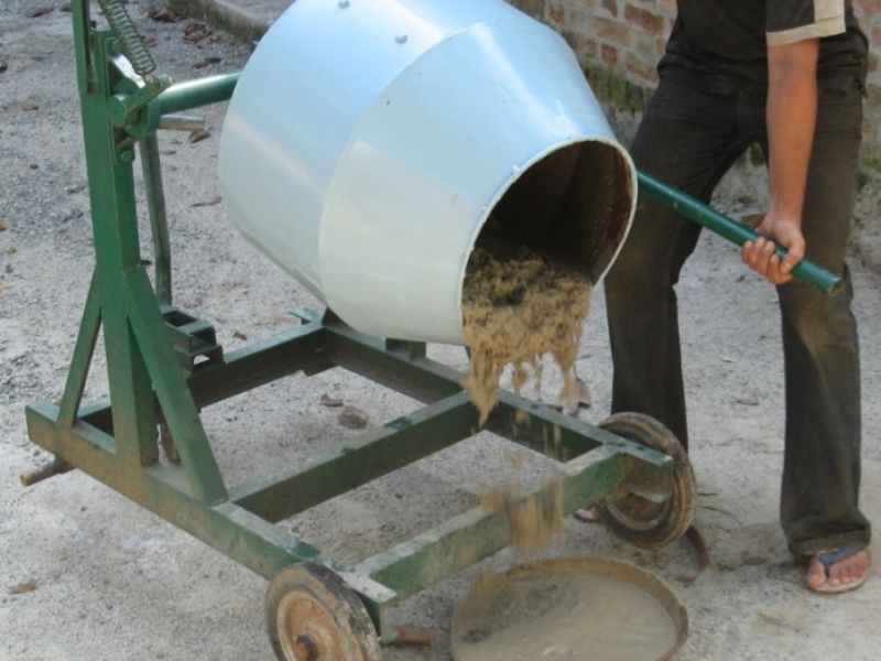 Hand operated cement mortar mixer(2013)Phase I